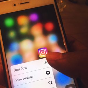 Effects of Instagram checking status update on iphone